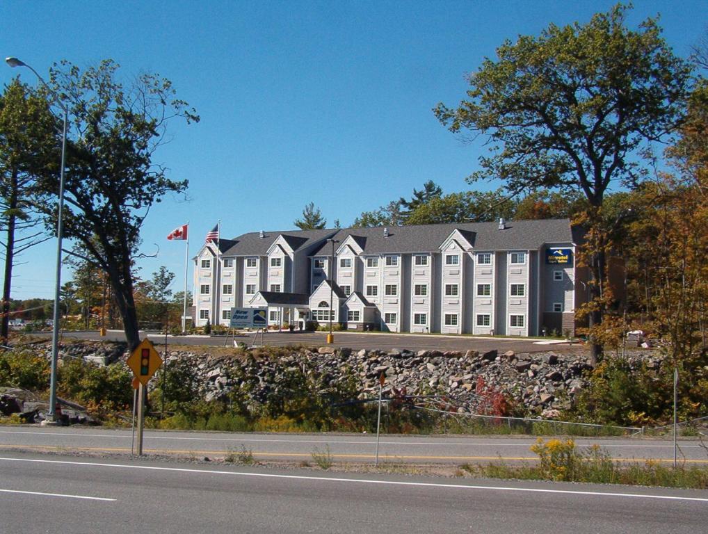 Parry Sound Inn And Suites Exterior foto